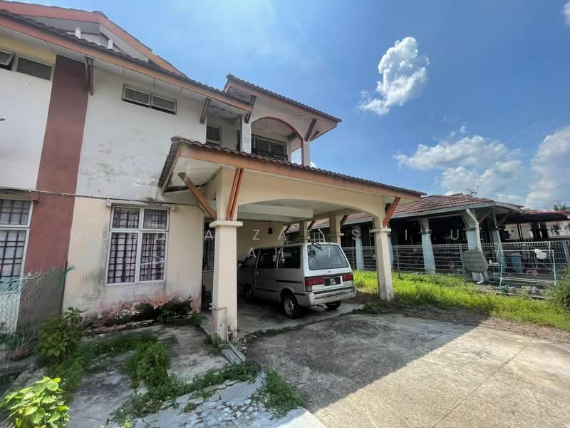 Semi-Detached House for Sale in Bandar Baru Bangi (Selangor) - Mohd Aizat Saiful Bahri - Exterior - PropertyGuru.com.my