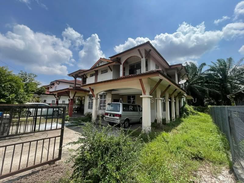 Semi-Detached House for Sale in Bandar Baru Bangi (Selangor) - Mohd Aizat Saiful Bahri - Exterior - PropertyGuru.com.my
