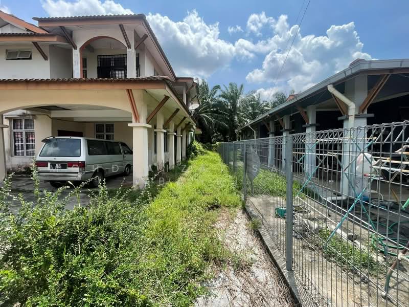 Semi-Detached House for Sale in Bandar Baru Bangi (Selangor) - Mohd Aizat Saiful Bahri - Exterior - PropertyGuru.com.my