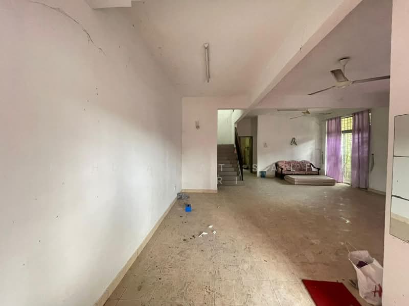 Semi-Detached House for Sale in Bandar Baru Bangi (Selangor) - Mohd Aizat Saiful Bahri - Living Room - PropertyGuru.com.my