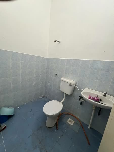 Rumah Teres 1 Tingkat untuk Dijual di Taman Klebang Restu (Chemor) - Sam Lam - Bathroom - PropertyGuru.com.my
