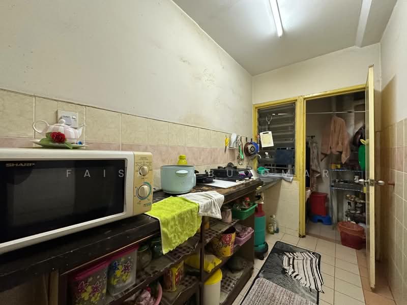 Rumah Flat untuk Dijual di PPR Kerinchi Lembah Pantai - Faisal Abu Omar - Kitchen - PropertyGuru.com.my