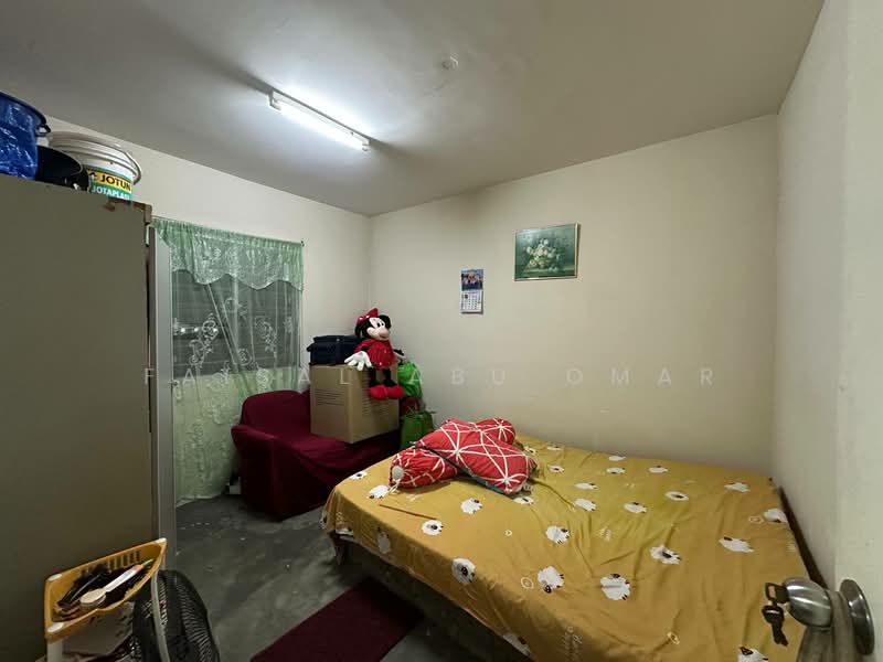 Rumah Flat untuk Dijual di PPR Kerinchi Lembah Pantai - Faisal Abu Omar - Bedroom - PropertyGuru.com.my