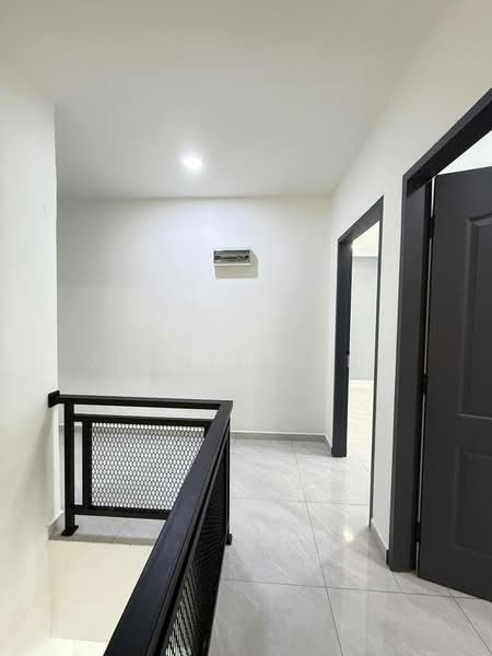 Rumah Berkembar untuk Dijual di Kampung Bahru (Johor Bahru) - Jennifer Ng - Corridor - PropertyGuru.com.my