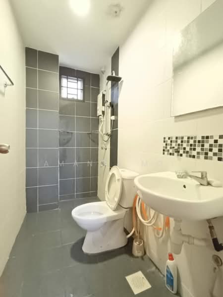 Apartment for Rent at Zennith Suites (Pangsapuri Kebun Teh) - Amanda Moi - Bathroom - PropertyGuru.com.my