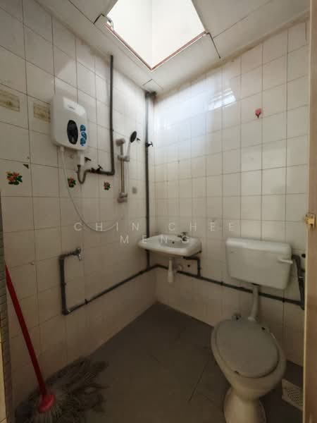2-storey Terraced House for Sale in Taman Connaught (Cheras) - Chin Chee Meng - Bathroom - PropertyGuru.com.my