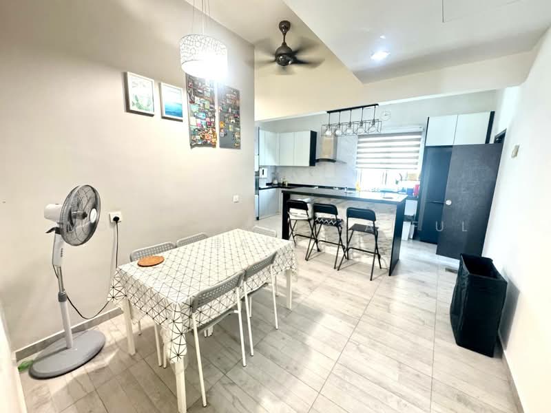 Semi-Detached House for Sale in Bandar Tasik Kesuma (Beranang) - Mohd Aizat Saiful Bahri - Dining Room - PropertyGuru.com.my
