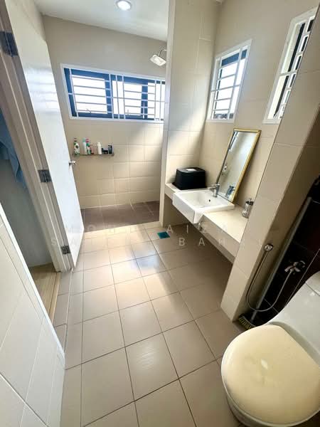Semi-Detached House for Sale in Bandar Tasik Kesuma (Beranang) - Mohd Aizat Saiful Bahri - Bathroom - PropertyGuru.com.my