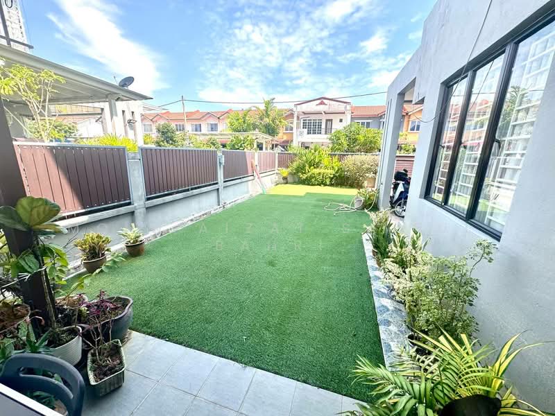 Semi-Detached House for Sale in Bandar Tasik Kesuma (Beranang) - Mohd Aizat Saiful Bahri - Exterior - PropertyGuru.com.my