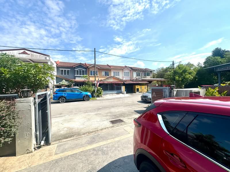 Semi-Detached House for Sale in Bandar Tasik Kesuma (Beranang) - Mohd Aizat Saiful Bahri - Exterior - PropertyGuru.com.my