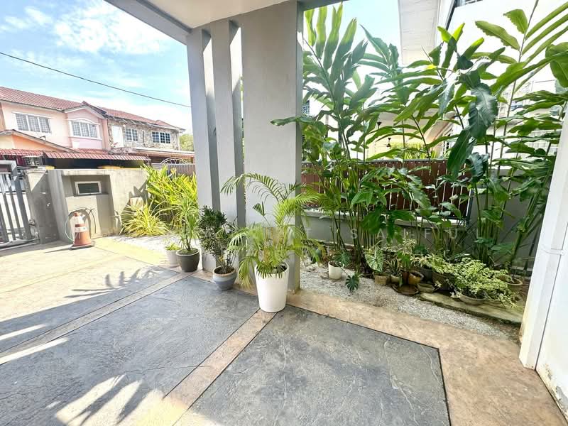 Semi-Detached House for Sale in Bandar Tasik Kesuma (Beranang) - Mohd Aizat Saiful Bahri - Exterior - PropertyGuru.com.my