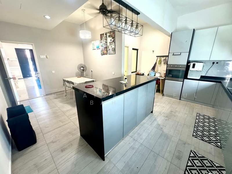 Semi-Detached House for Sale in Bandar Tasik Kesuma (Beranang) - Mohd Aizat Saiful Bahri - Kitchen - PropertyGuru.com.my