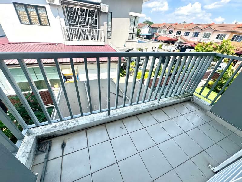 Semi-Detached House for Sale in Bandar Tasik Kesuma (Beranang) - Mohd Aizat Saiful Bahri - Balcony - PropertyGuru.com.my