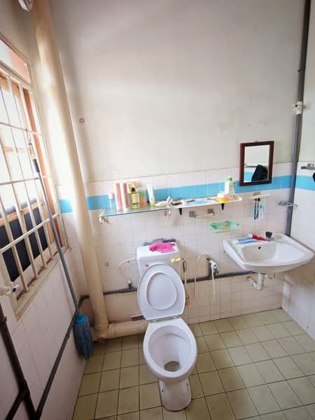 Rumah Teres 2 Tingkat untuk Dijual di Taman Song Choon (Ipoh) - Sam Lam - Bathroom - PropertyGuru.com.my