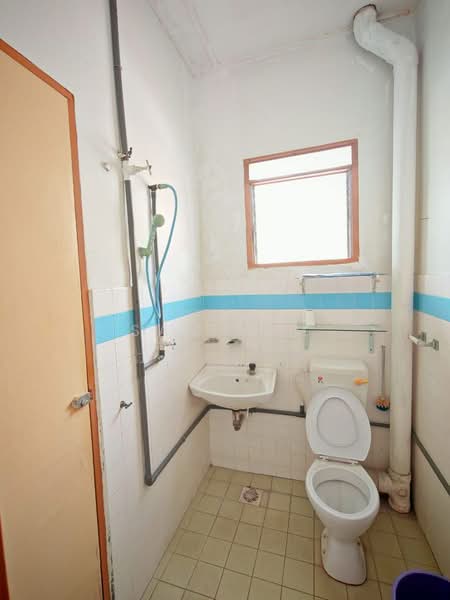 Rumah Teres 2 Tingkat untuk Dijual di Taman Song Choon (Ipoh) - Sam Lam - Bathroom - PropertyGuru.com.my