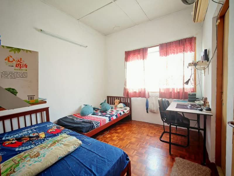 Rumah Teres 2 Tingkat untuk Dijual di Taman Song Choon (Ipoh) - Sam Lam - Bedroom - PropertyGuru.com.my