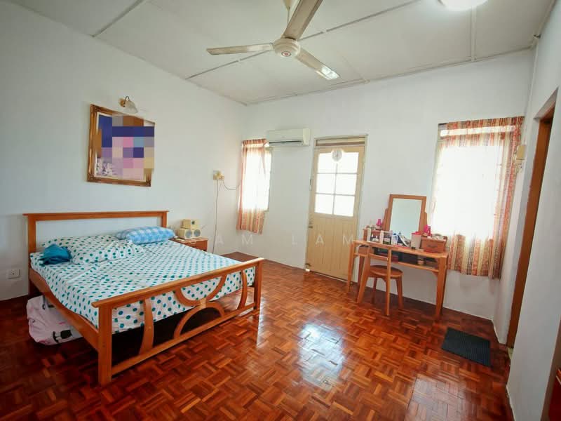 Rumah Teres 2 Tingkat untuk Dijual di Taman Song Choon (Ipoh) - Sam Lam - Bedroom - PropertyGuru.com.my