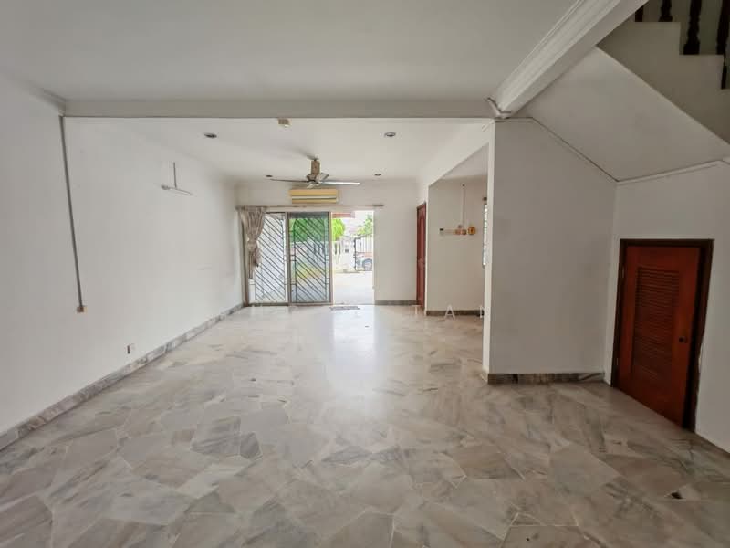 2-storey Terraced House for Sale in BANDAR PUCHONG JAYA (Puchong) - Angel Tan - Living Room - PropertyGuru.com.my