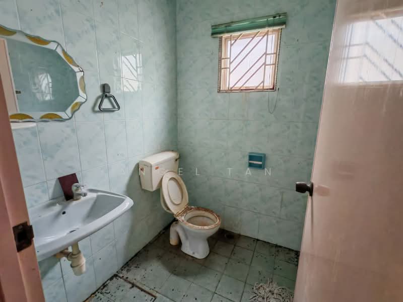 2-storey Terraced House for Sale in BANDAR PUCHONG JAYA (Puchong) - Angel Tan - Bathroom - PropertyGuru.com.my