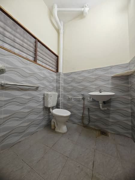 Rumah Berkembar untuk Dijual di Taman Badri Shah (Lahat) - Sam Lam - Bathroom - PropertyGuru.com.my