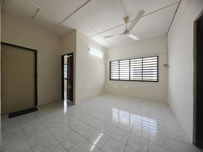 Rumah Berkembar untuk Dijual di Taman Badri Shah (Lahat) - Sam Lam - Living Room - PropertyGuru.com.my
