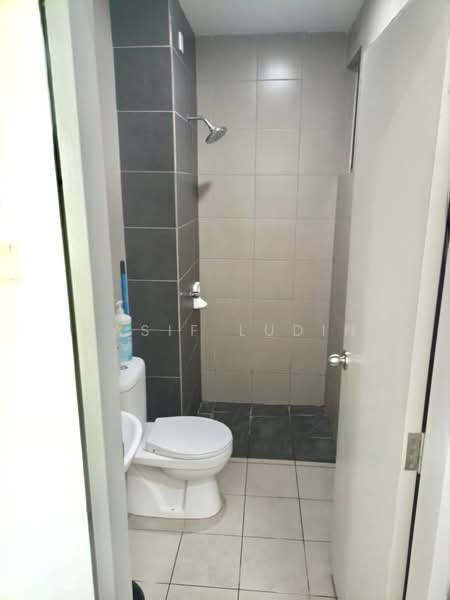 Servis Apartment untuk Disewa di SkyLake Residence - Hasif Ludin - Bathroom - PropertyGuru.com.my