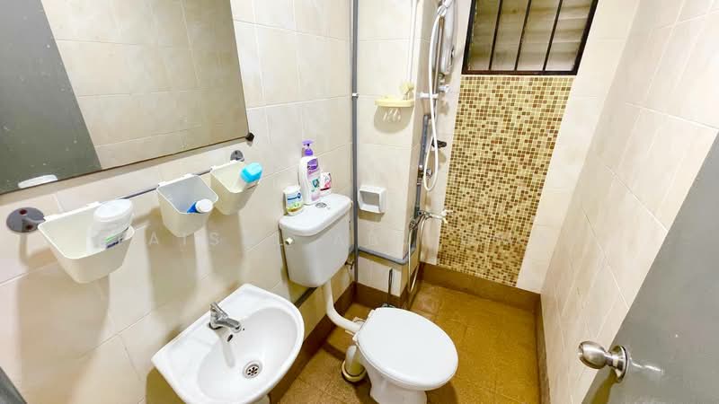 Pangsapuri untuk Dijual di Lumayan Apartment (Bdr Tasik Permaisuri) - Faisal Abu Omar - Bathroom - PropertyGuru.com.my