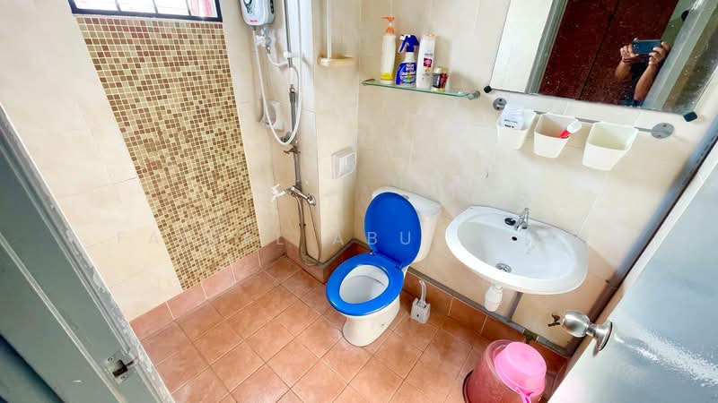 Pangsapuri untuk Dijual di Lumayan Apartment (Bdr Tasik Permaisuri) - Faisal Abu Omar - Bathroom - PropertyGuru.com.my