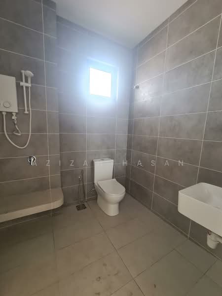 Semi-Detached House for Sale in Cyber 10 (Cyberjaya) - Azizah Hasan - Bathroom - PropertyGuru.com.my