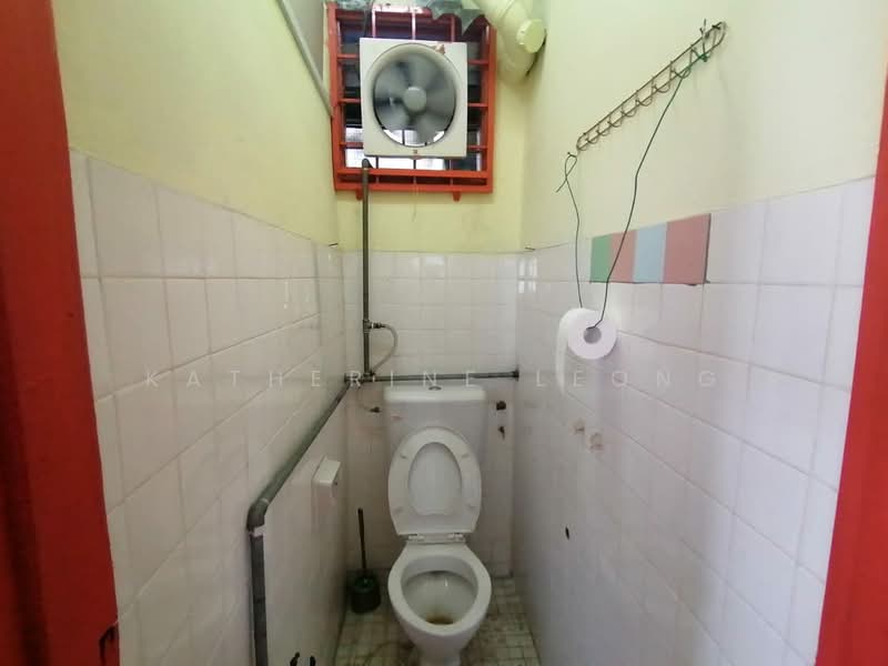 Shop / Office for Sale in Rawang (Selangor) - Katherine Leong - Bathroom - PropertyGuru.com.my