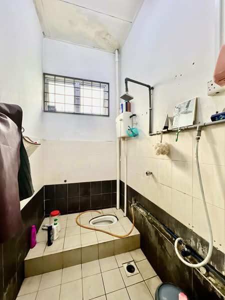 Semi-Detached House for Sale in Desa Sinar Salak (Sepang) - Hazeman Omar - Bathroom - PropertyGuru.com.my
