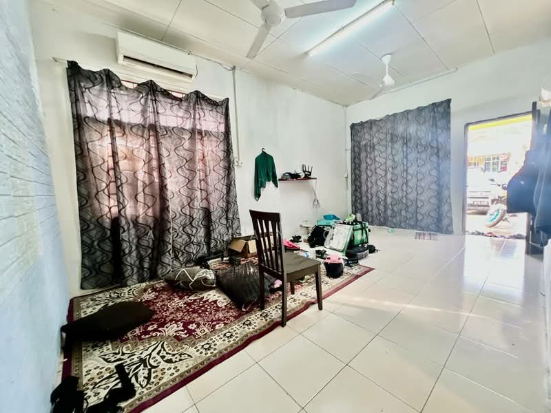 Semi-Detached House for Sale in Desa Sinar Salak (Sepang) - Hazeman Omar - Living Room - PropertyGuru.com.my