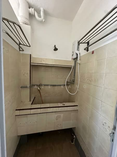 Rumah Flat untuk Disewa di Gat Lebuh Macallum - Kaze Kang - Bathroom - PropertyGuru.com.my