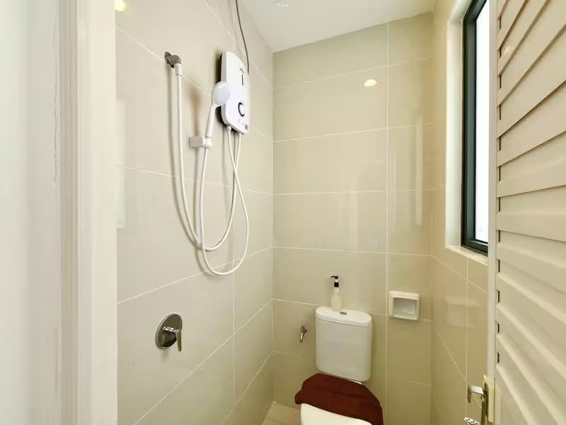 Kondominium untuk Dijual di Lovell @ Country Garden Danga Bay - Bella Tan - Bathroom - PropertyGuru.com.my