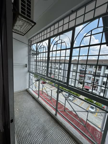 Pangsapuri untuk Dijual di Subang Perdana Goodyear Court 6 - Sebastion Kwan - Balcony - PropertyGuru.com.my