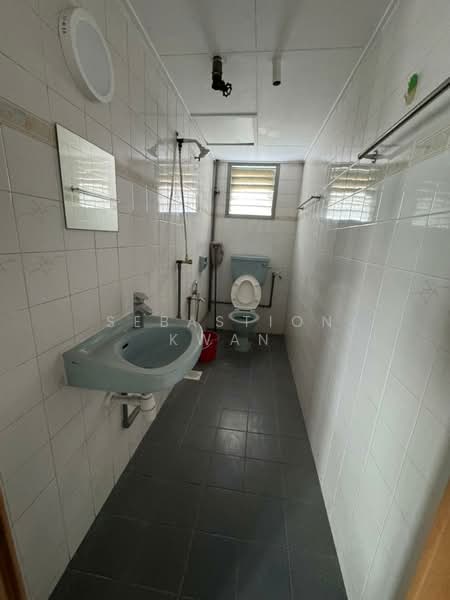 Pangsapuri untuk Dijual di Subang Perdana Goodyear Court 6 - Sebastion Kwan - Bathroom - PropertyGuru.com.my