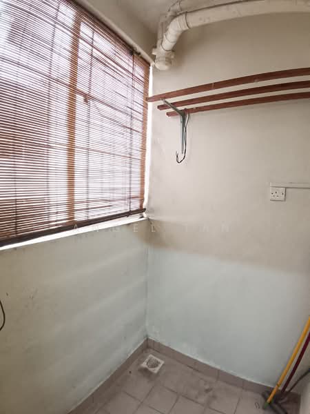 Pangsapuri untuk Disewa di Semarak Apartment - Angel Tan - Balcony - PropertyGuru.com.my