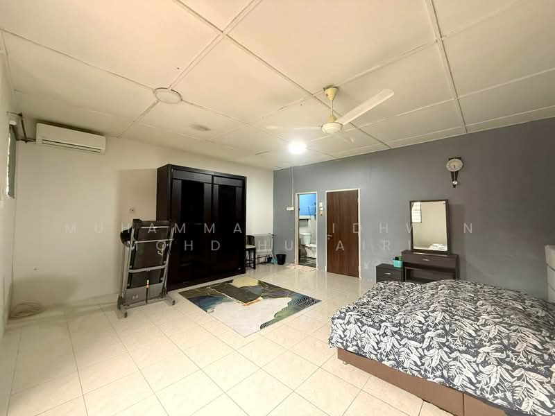 2-storey Terraced House for Sale in Bandar Nusaputra (Puchong) - Muhammad Ridhwan Mohd Huzairi - Bedroom - PropertyGuru.com.my