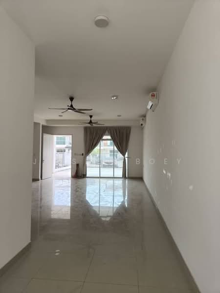 Rumah Teres 2 Tingkat untuk Disewa di Iskandar Puteri (Nusajaya) (Johor) - Jessica Boey - Living Room - PropertyGuru.com.my