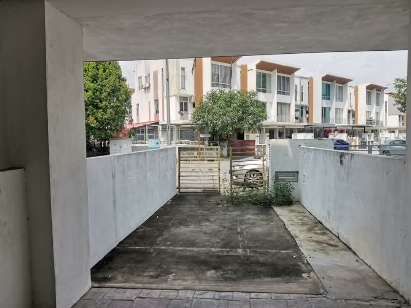 Rumah Bandar untuk Dijual di Puchong (Selangor) - Sky Wong - Exterior - PropertyGuru.com.my
