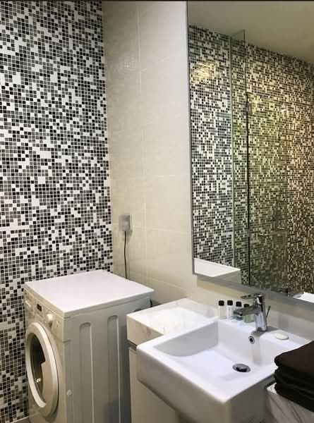 Service Residence for Sale at M Suites - Dennix Chin - Bathroom - PropertyGuru.com.my