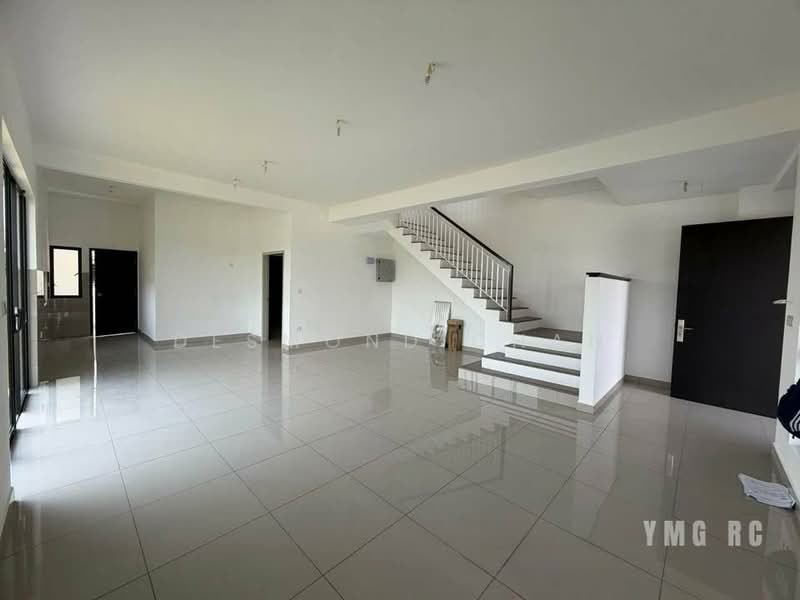2-storey Terraced House for Sale in Bandar Bukit Raja (Klang) - Desmond Chan - Living Room - PropertyGuru.com.my
