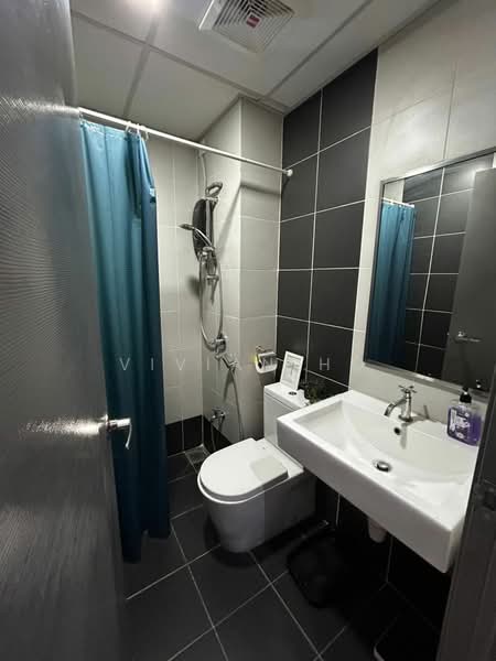 Servis Apartment untuk Dijual di Centrestage Designer Suite - Vivian Ho - Bathroom - PropertyGuru.com.my