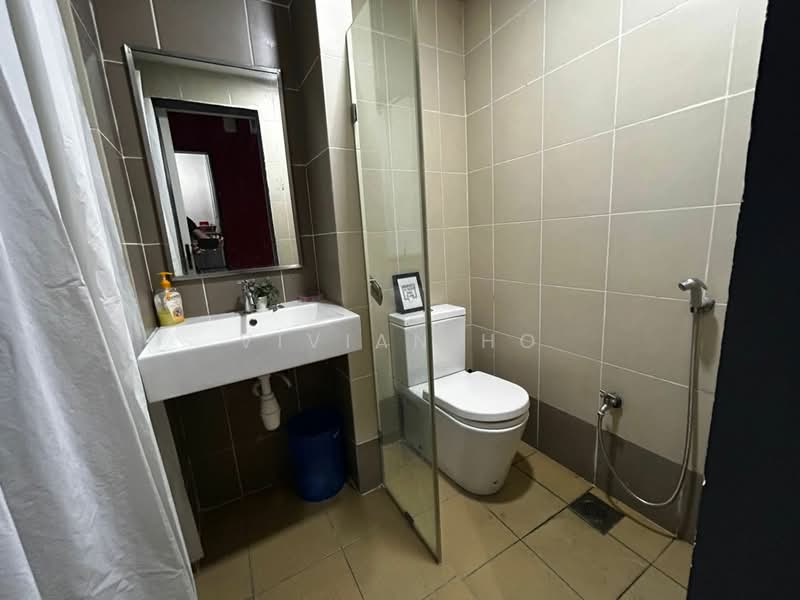 Servis Apartment untuk Dijual di Centrestage Designer Suite - Vivian Ho - Bathroom - PropertyGuru.com.my