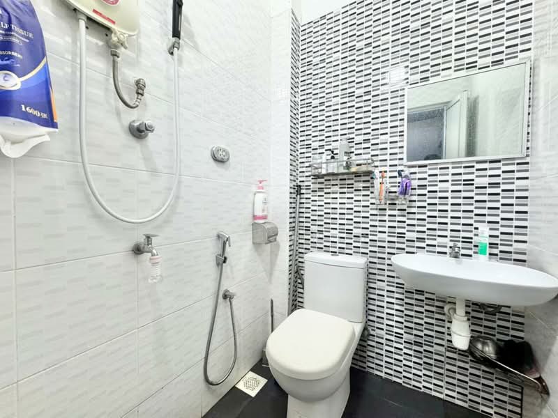 2-storey Terraced House for Sale in Bukit Indah (Ampang) - Ali Idris - Bathroom - PropertyGuru.com.my