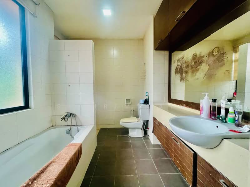 Semi-Detached House for Rent in Glenmarie Cove (Klang) - Syahrim Naim - Bathroom - PropertyGuru.com.my