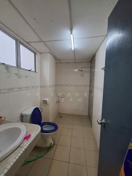 Apartment for Rent at Pangsapuri Pantai Indah - Dr Shahril Nizam - Bathroom - PropertyGuru.com.my