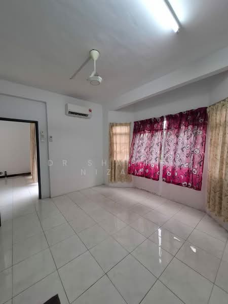 Apartment for Rent at Pangsapuri Pantai Indah - Dr Shahril Nizam - Living Room - PropertyGuru.com.my