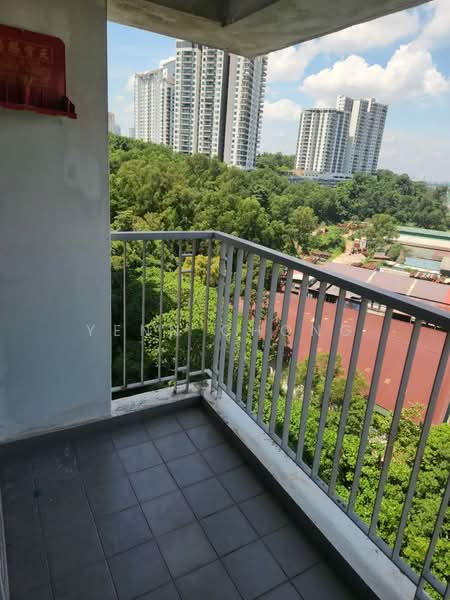 Servis Apartment untuk Dijual di Koi Kinrara - Yenn Chong - Balcony - PropertyGuru.com.my