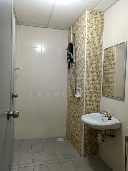 Kediaman Servis untuk Dijual di Metropolitan Square Service Residence - Connie Ng - Bathroom - PropertyGuru.com.my